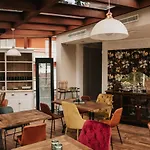 1930 Boutique 3*